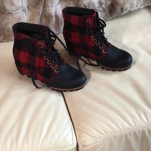 Never worn Sorel black and red buffalo plaid wedge boots with rubber sole
